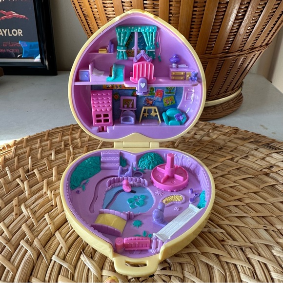Polly Pocket Vintage Strolling Baby Quilted Heart Playset With Dolls Figures - Picture 6 of 6